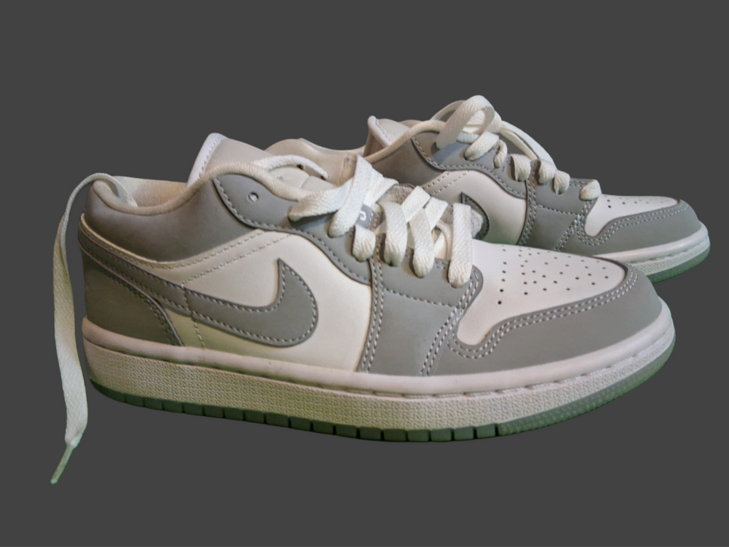 NIKE